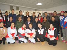 兰州市名家字画收藏家协会组织了十三位书画家到兰州市社会福利院爱心捐赠慈善笔会!