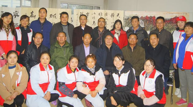 2018年11月17日兰州市名家字画收藏家协会组织了十三位书画家到兰州市社会福利院爱心捐赠慈善笔会！